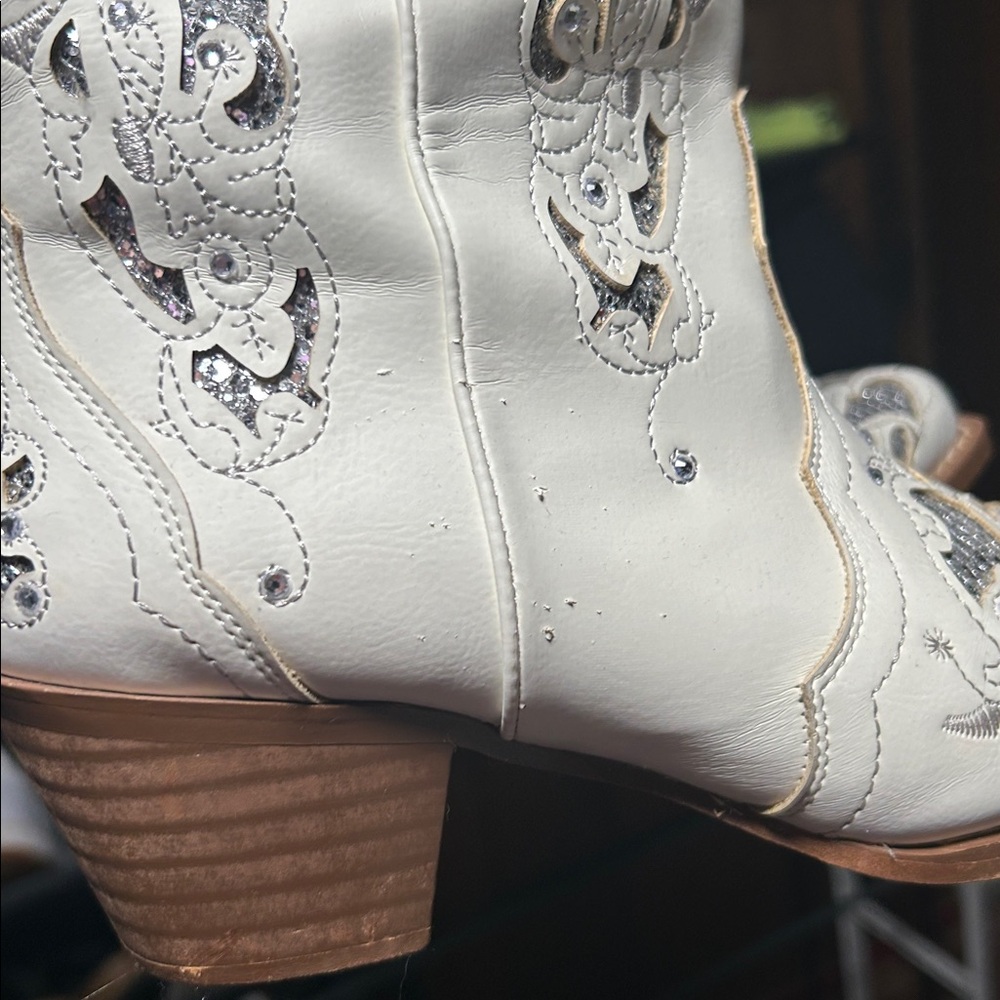 White Sparkly Western Boots - Picture 6 of 6